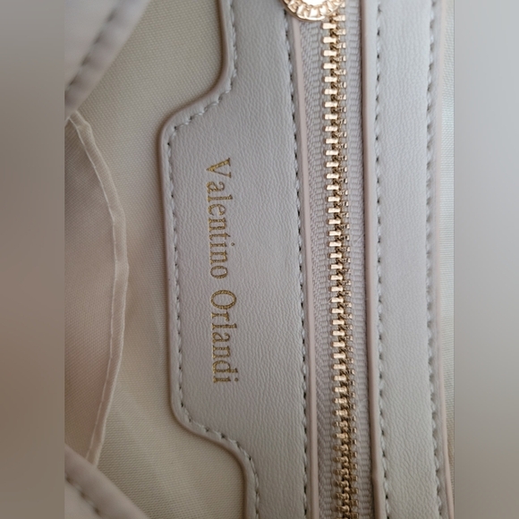 MARIO VALENTINO White Quilted Shoulder Bag with Gold Chain - Picture 8 of 9